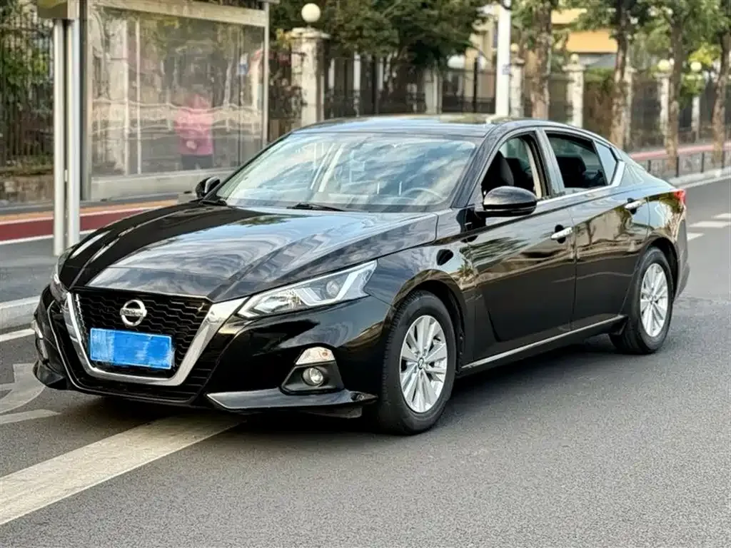 Nissan Teana — фото 1