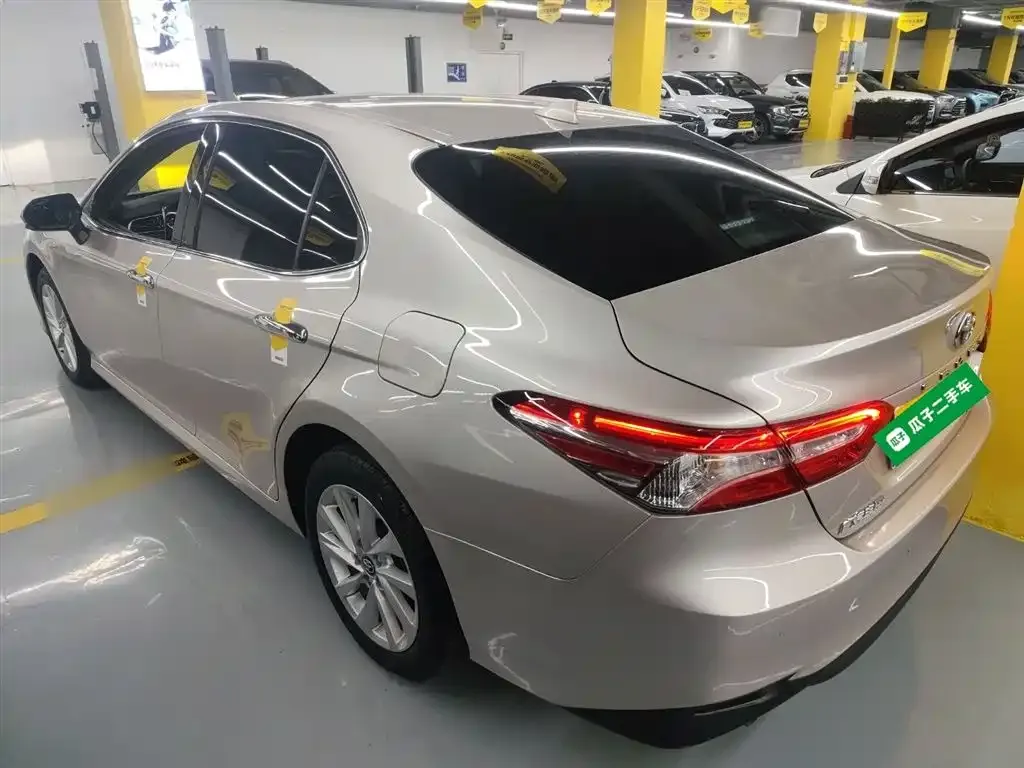 Toyota Camry — фото 4