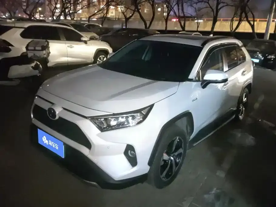 Toyota RAV4 2023 из CN, фото 1