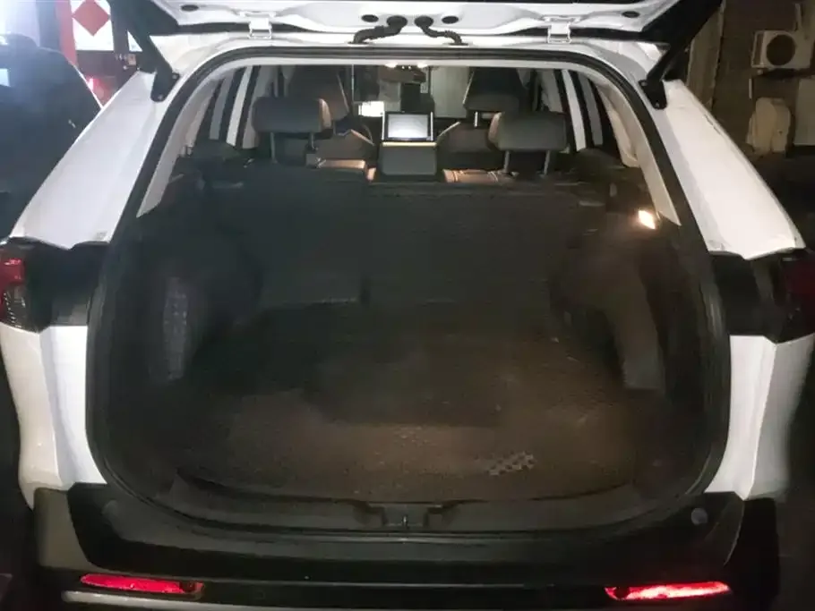 Toyota RAV4 2023 из CN, фото 6