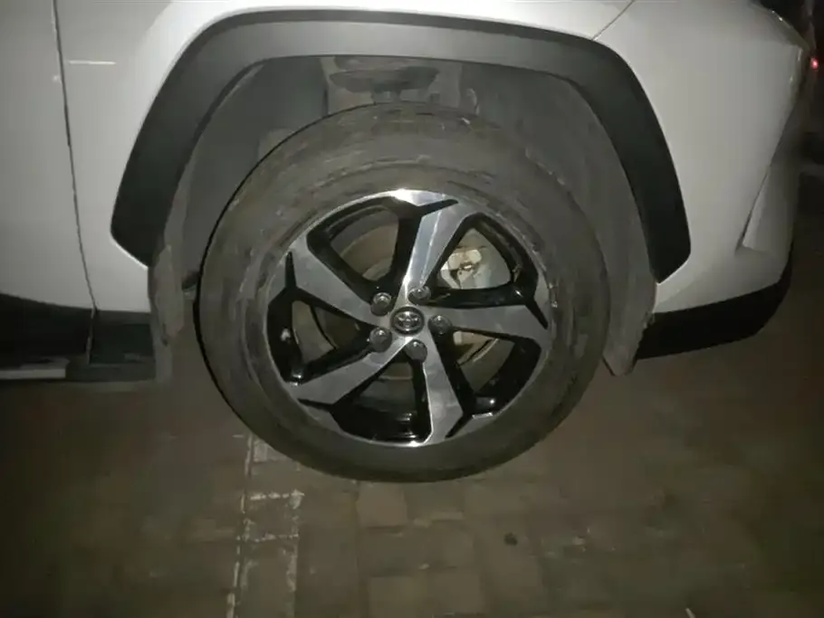 Toyota RAV4 2023 из CN, фото 7