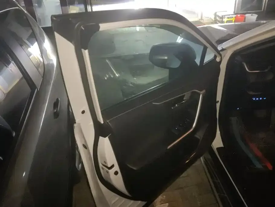 Toyota RAV4 2023 из CN, фото 5