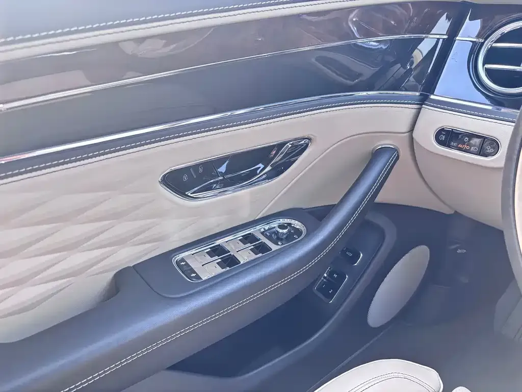 Bentley Flying Spur 2024 из CN, фото 5