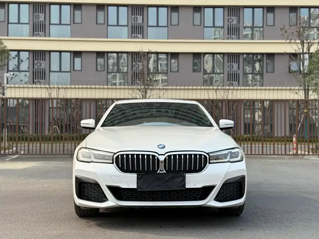 BMW 5 Series — фото 2