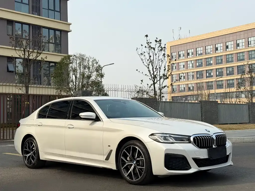 BMW 5 Series — фото 9