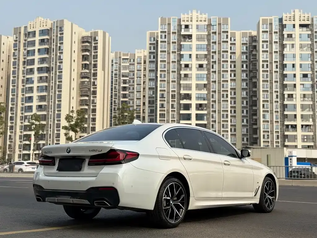 BMW 5 Series — фото 4