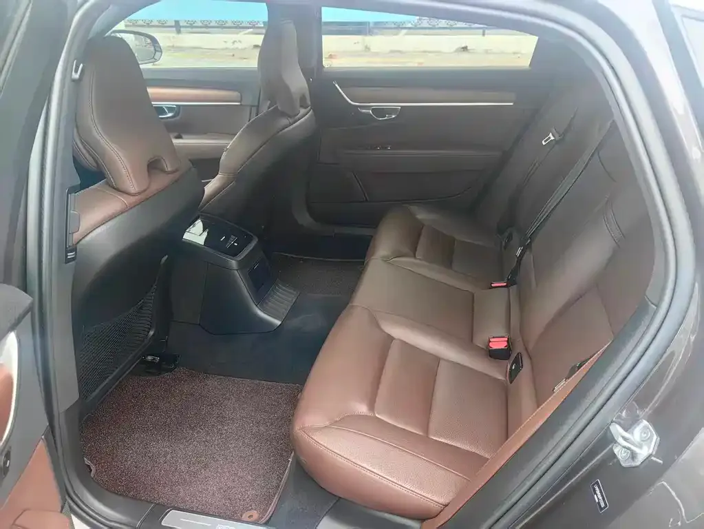 Volvo S90 PHEV 2021 из CN, фото 5