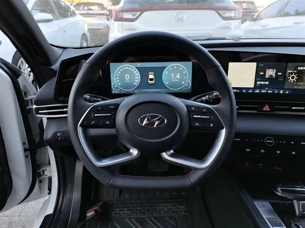 Hyundai Elantra 2023 из CN, фото 9