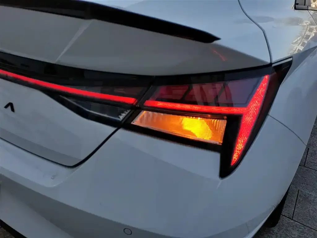 Hyundai Elantra 2023 из CN, фото 2