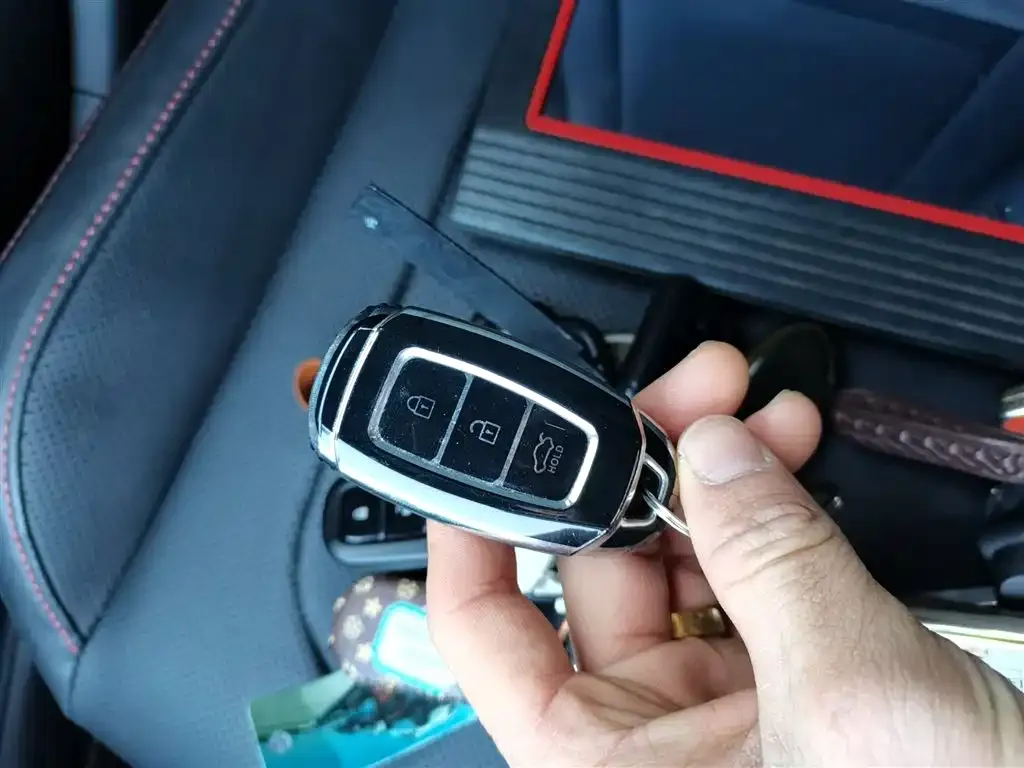 Hyundai Elantra 2023 из CN, фото 3