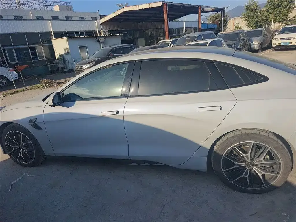BYD Seal — фото 10
