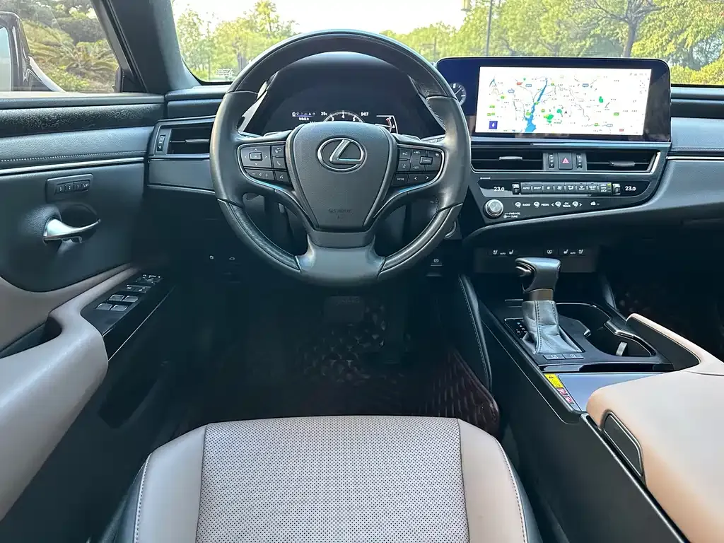 Lexus ES — фото 10