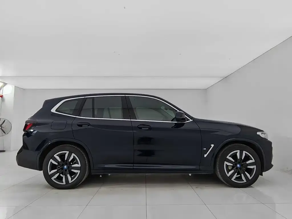 BMW iX3 2024 из CN, фото 3