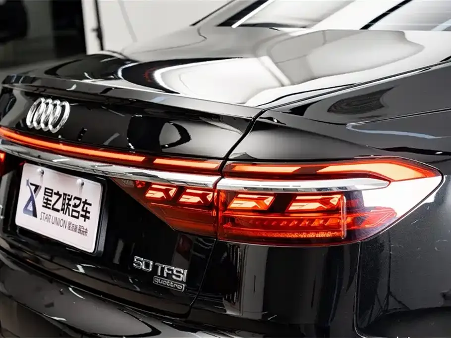 Audi A8 — фото 6