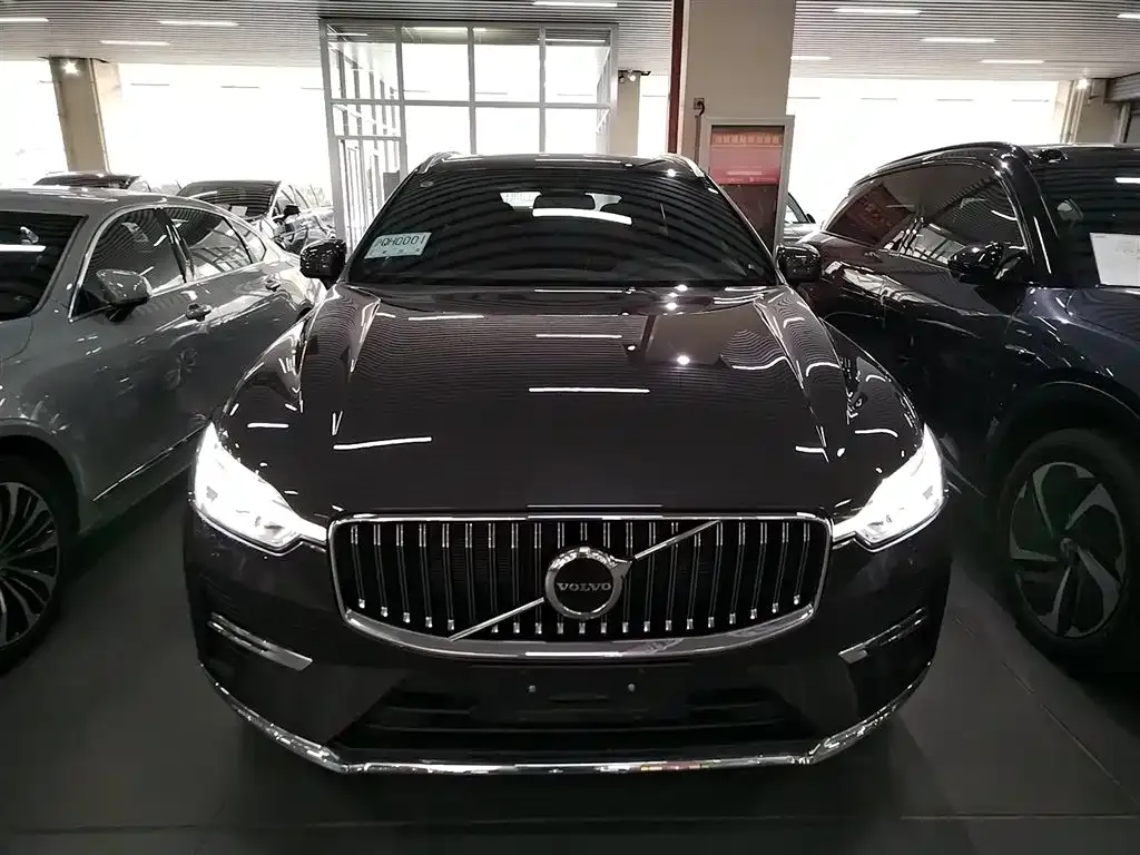 Volvo XC60 — фото 10