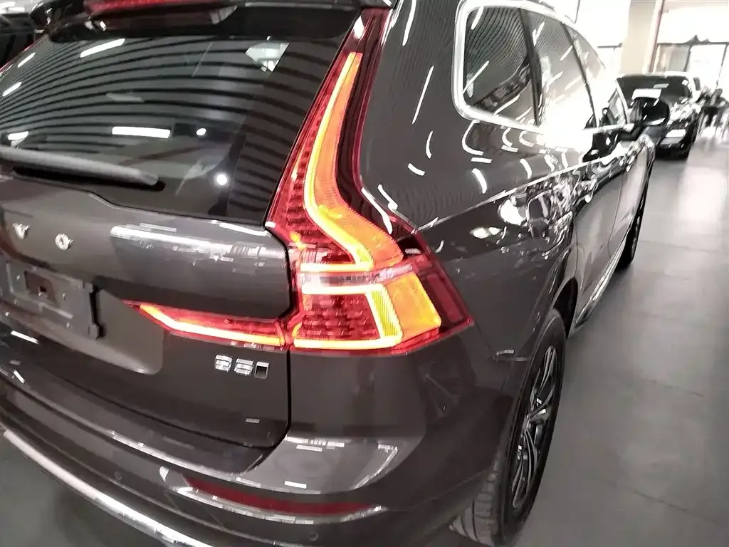 Volvo XC60 — фото 7