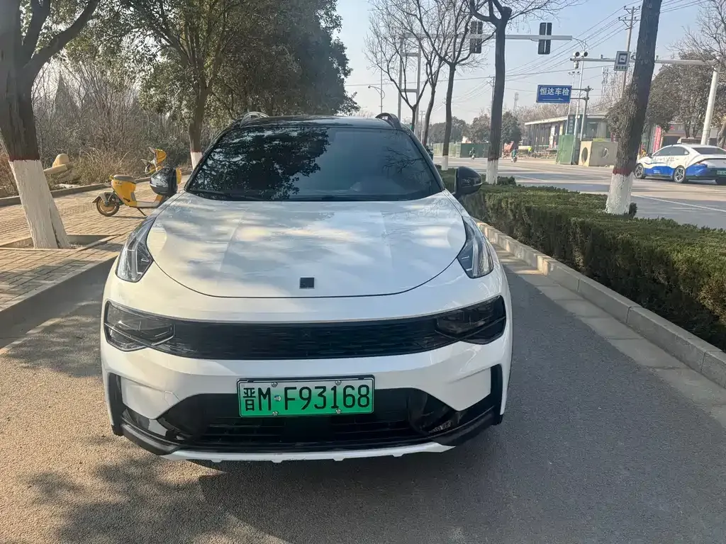 Lynk & Co 01 EM-P