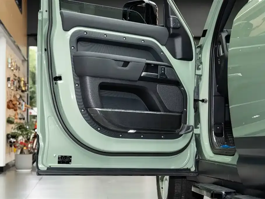 Land Rover Defender 2023 из CN, фото 2