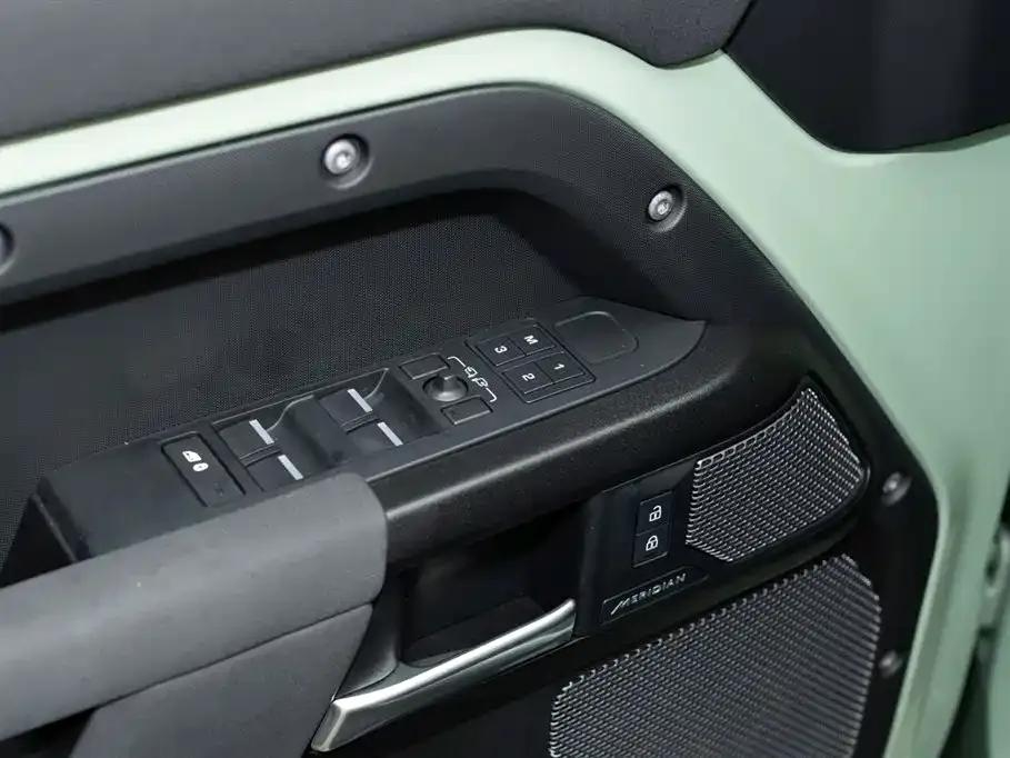 Land Rover Defender 2023 из CN, фото 3
