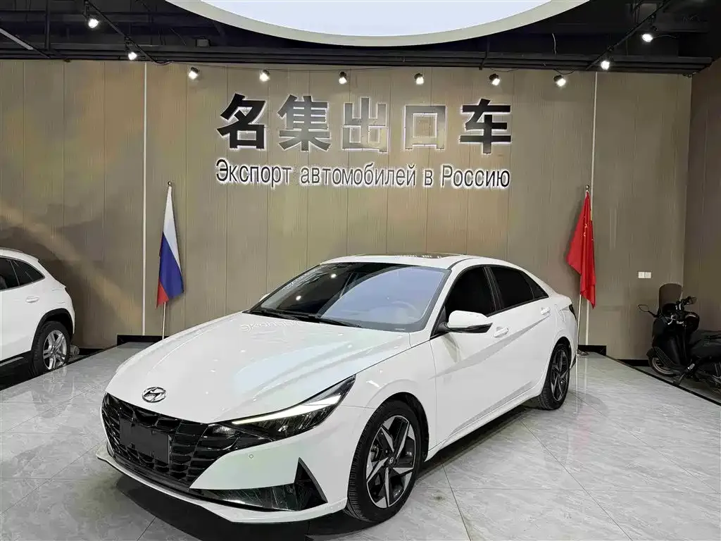 Hyundai Elantra — фото 1