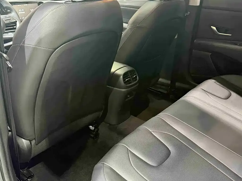 Hyundai Elantra — фото 10