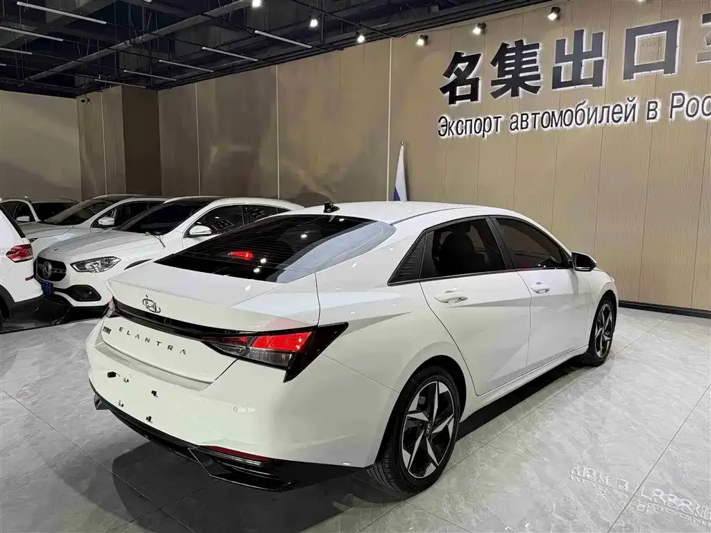 Hyundai Elantra — фото 4