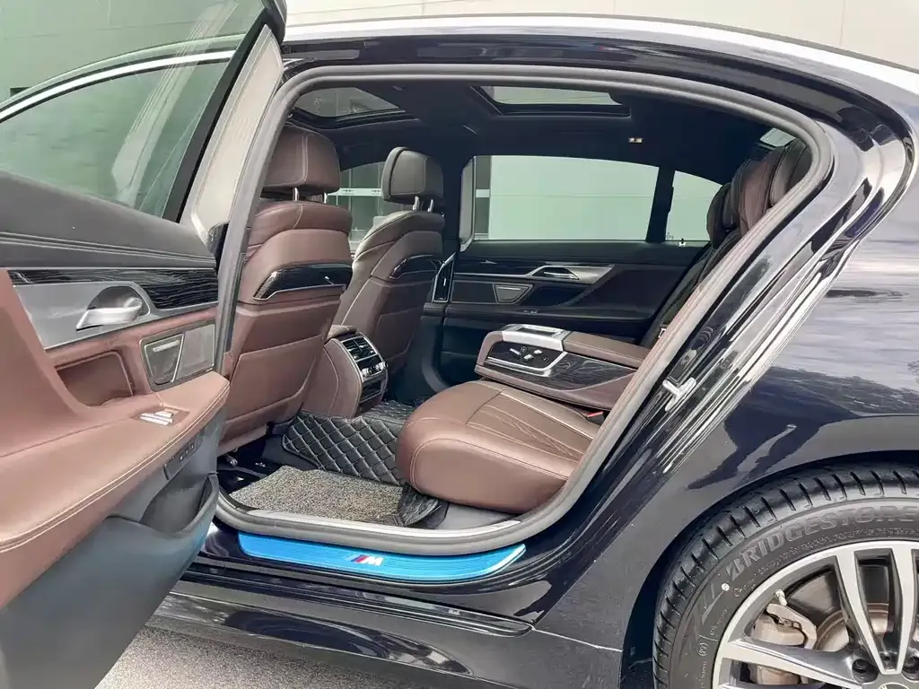 BMW 7 Series 2021 из CN, фото 8