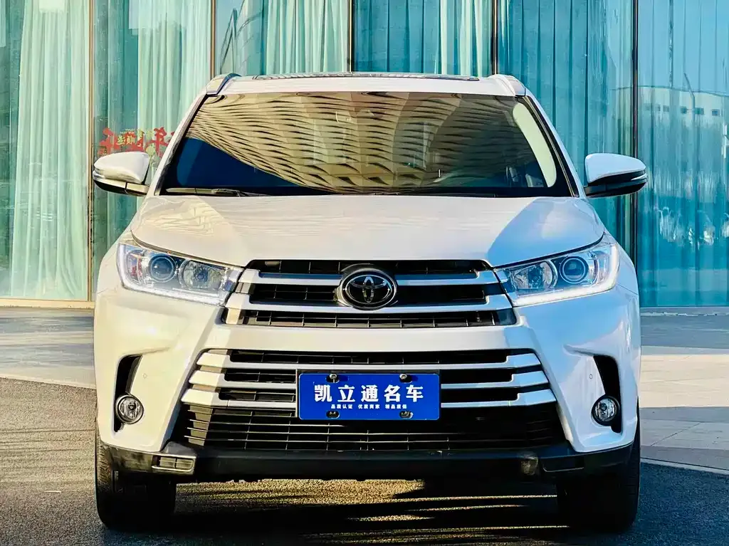 Toyota Highlander — фото 8