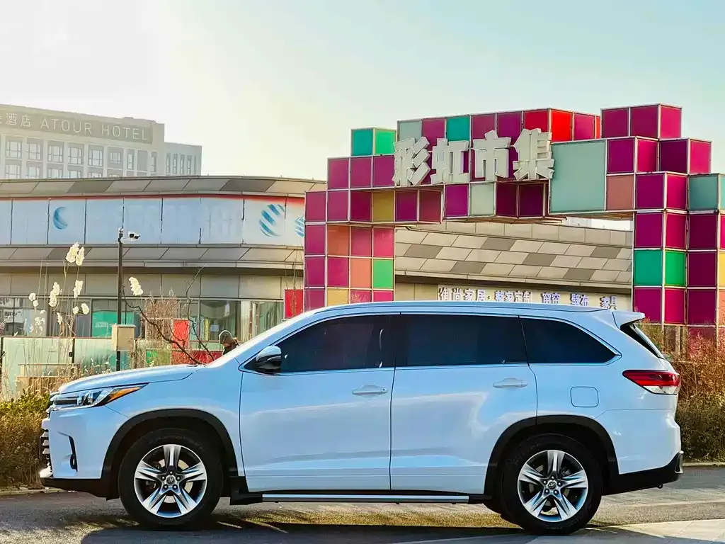 Toyota Highlander — фото 9