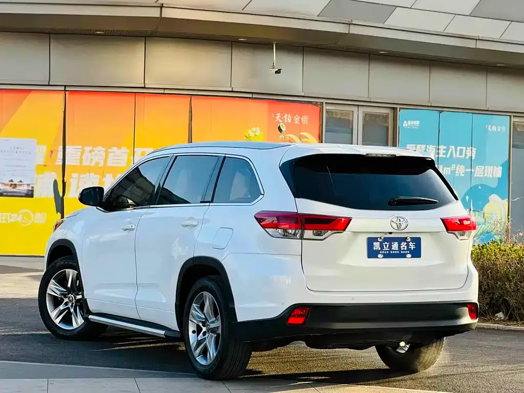 Toyota Highlander — фото 7