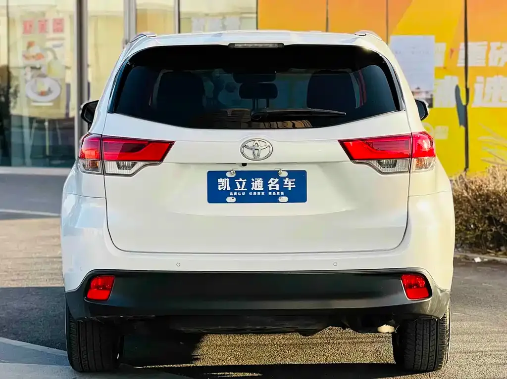 Toyota Highlander — фото 10