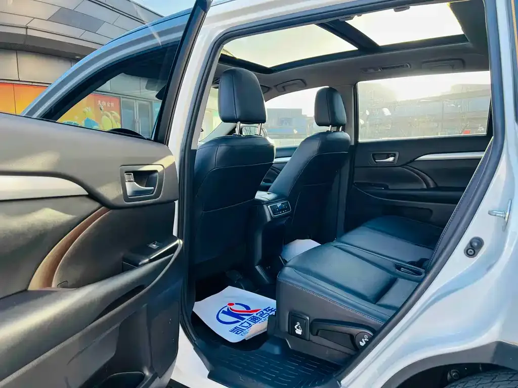 Toyota Highlander — фото 4