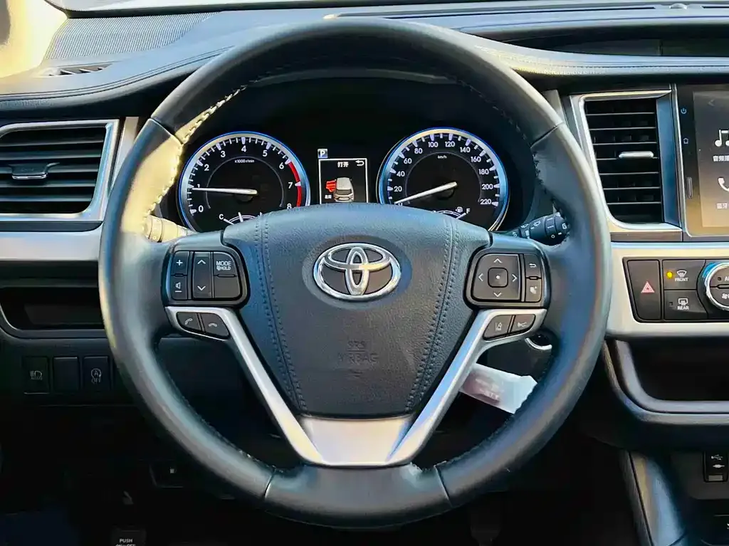 Toyota Highlander — фото 6