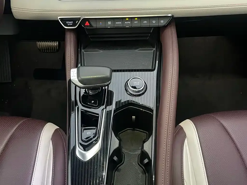 Geely Xingyue L 2022 из CN, фото 3