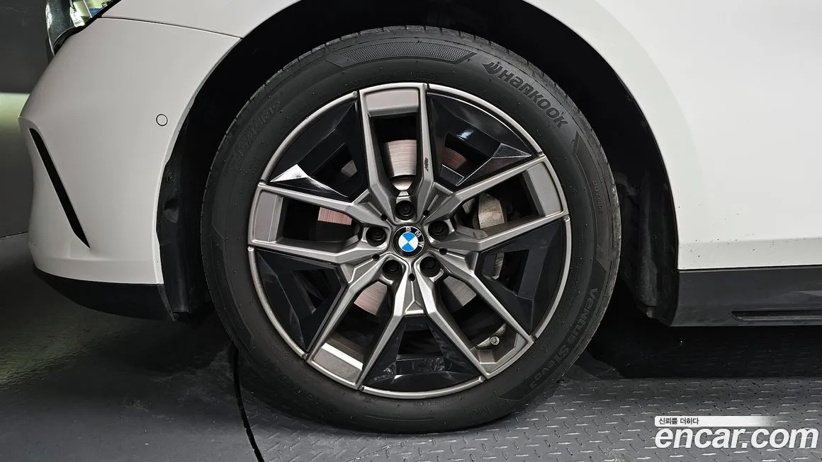 BMW 5-Series 2024 из KR, фото 5