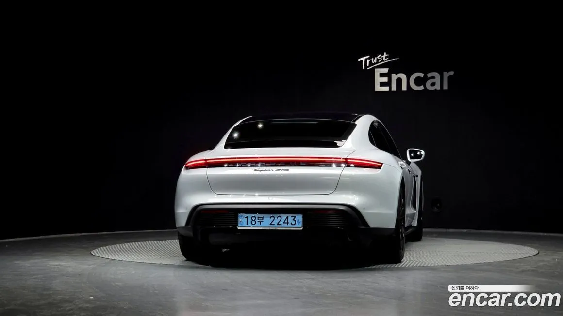 Porsche Taycan 2023 из KR, фото 5