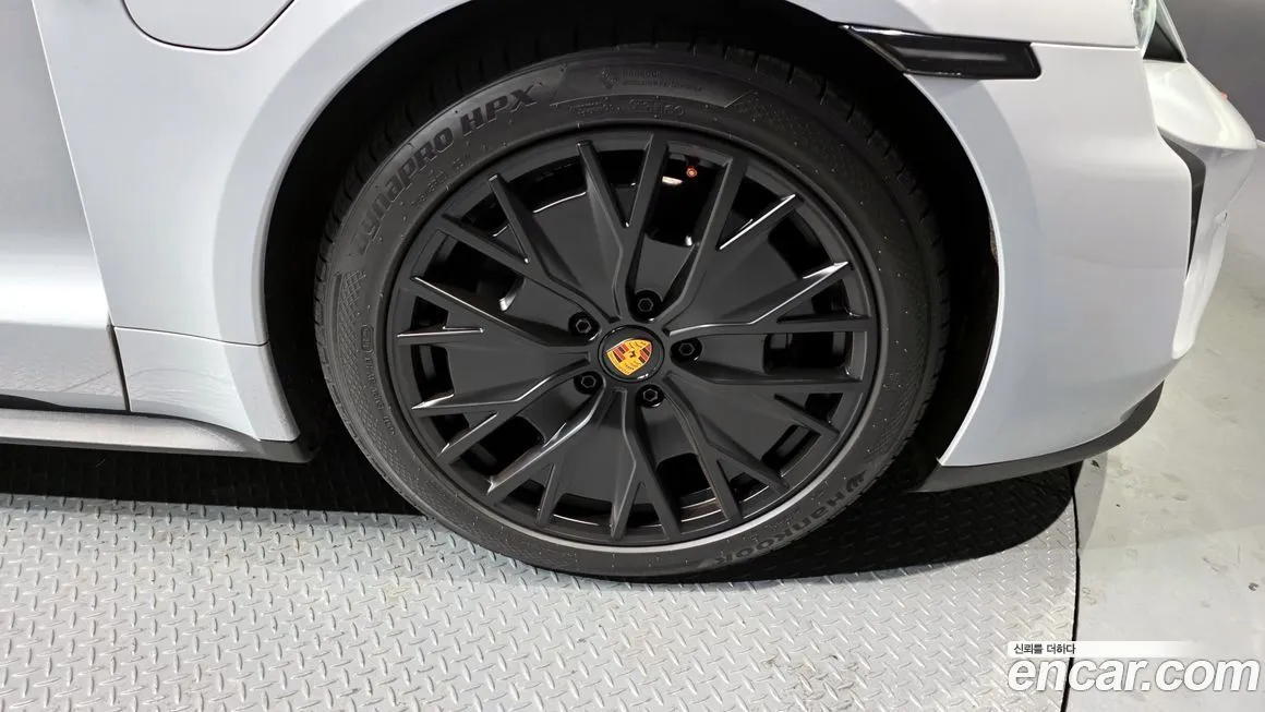 Porsche Taycan 2023 из KR, фото 9