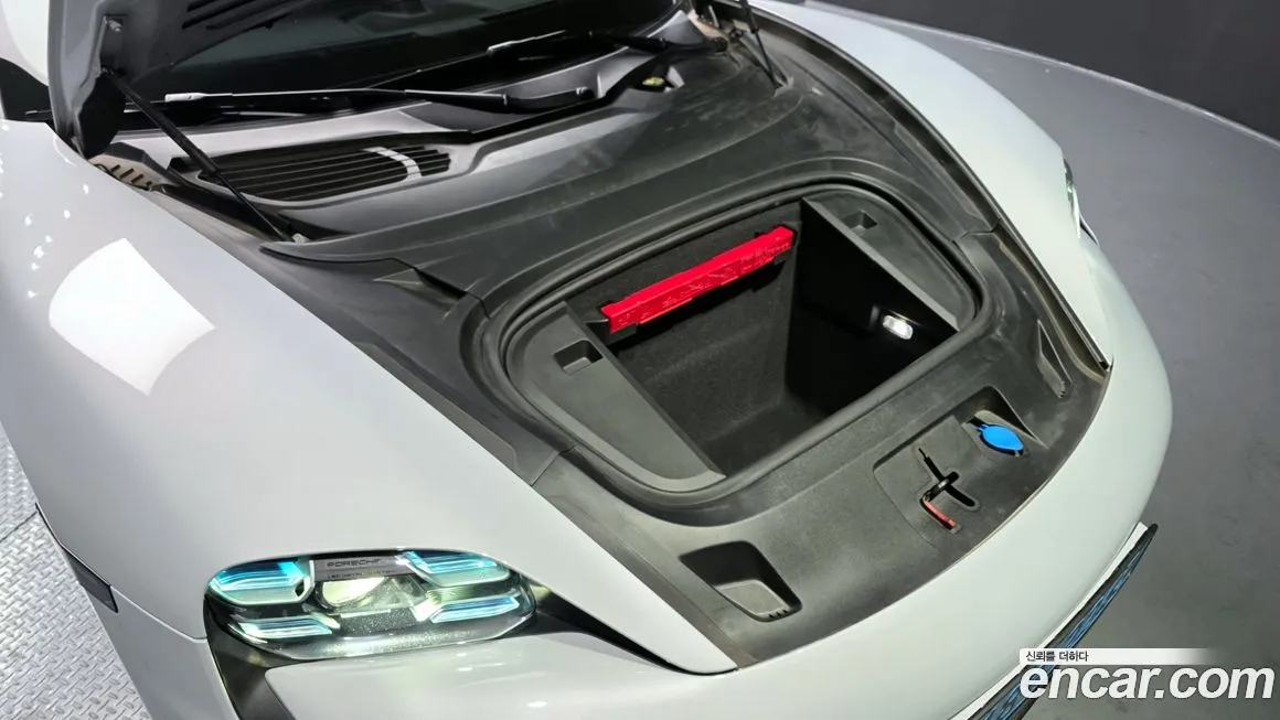 Porsche Taycan 2023 из KR, фото 8