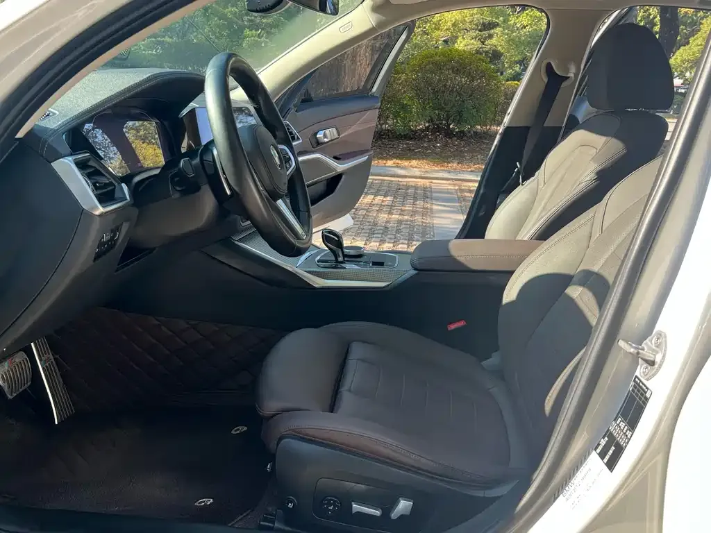 BMW 3 Series 2021 из CN, фото 8