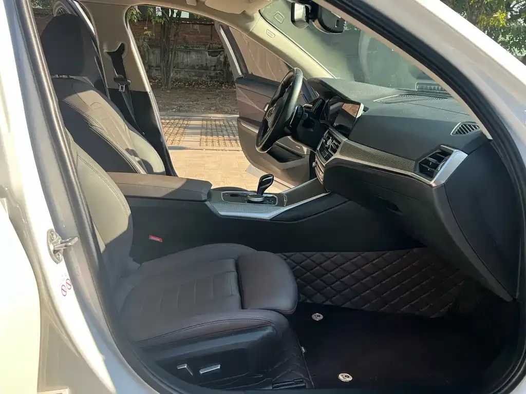 BMW 3 Series 2021 из CN, фото 7