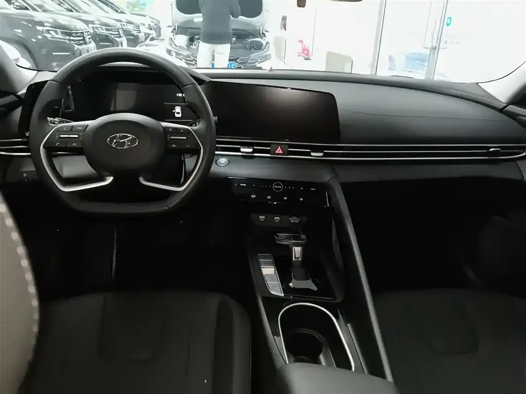 Hyundai Elantra 2022 из CN, фото 10