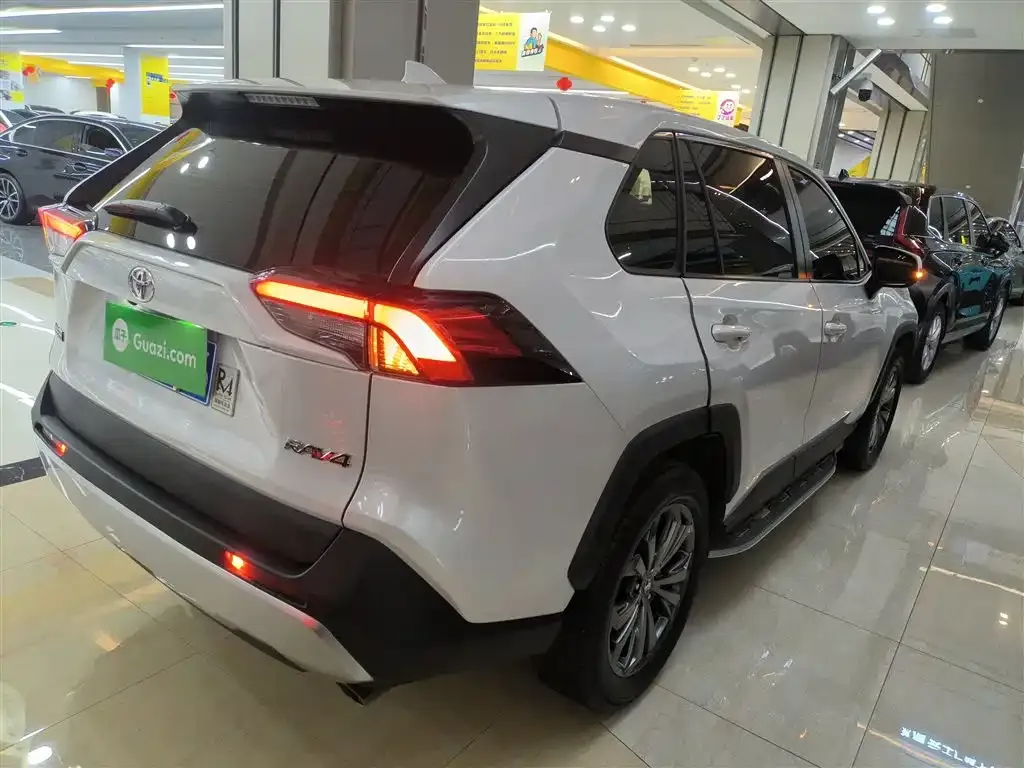 Toyota RAV4 2024 из CN, фото 3
