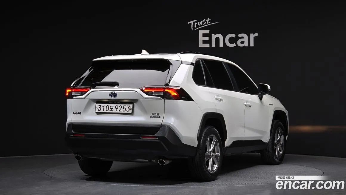 Toyota RAV4 — фото 3