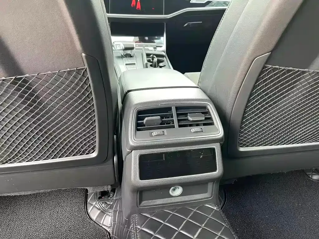 Audi A6L 2021 из CN, фото 5