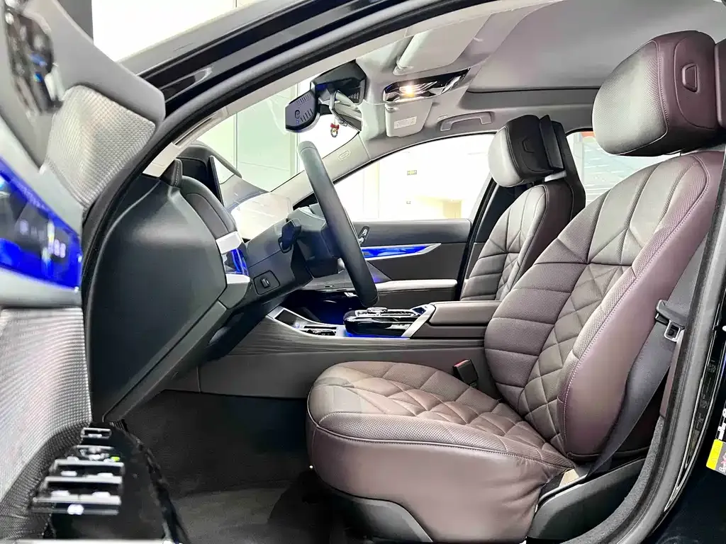 BMW i7 2024 из CN, фото 9
