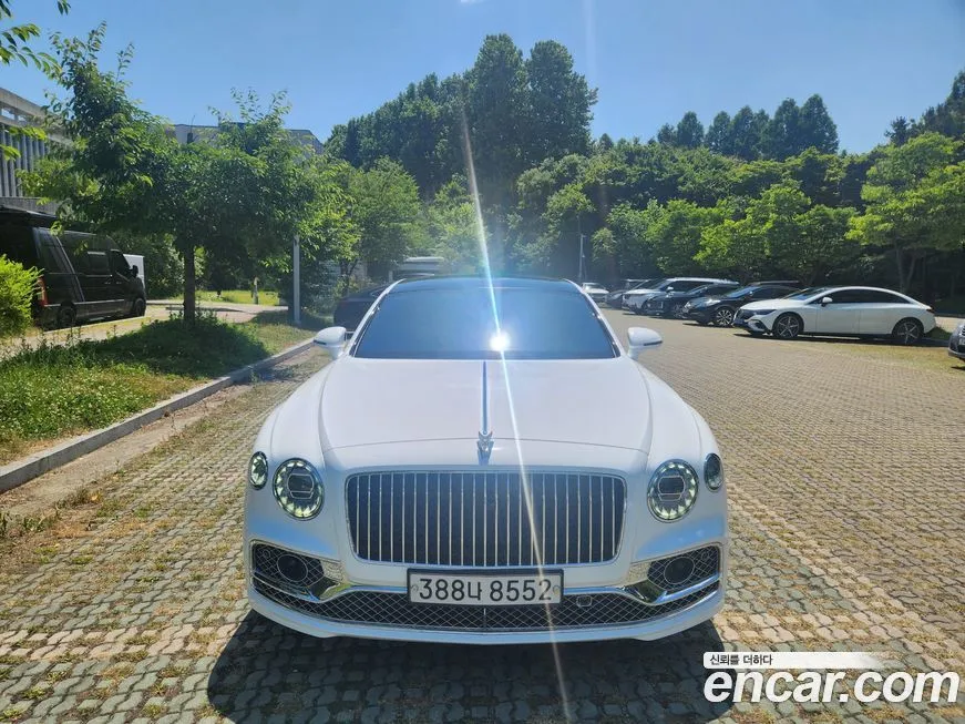 Bentley Flying Spur 2021 из KR, фото 2