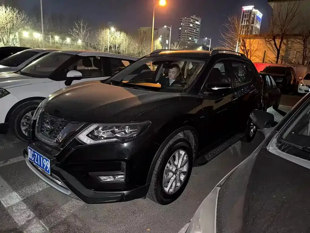 Nissan X-Trail 2023 из CN, фото 1