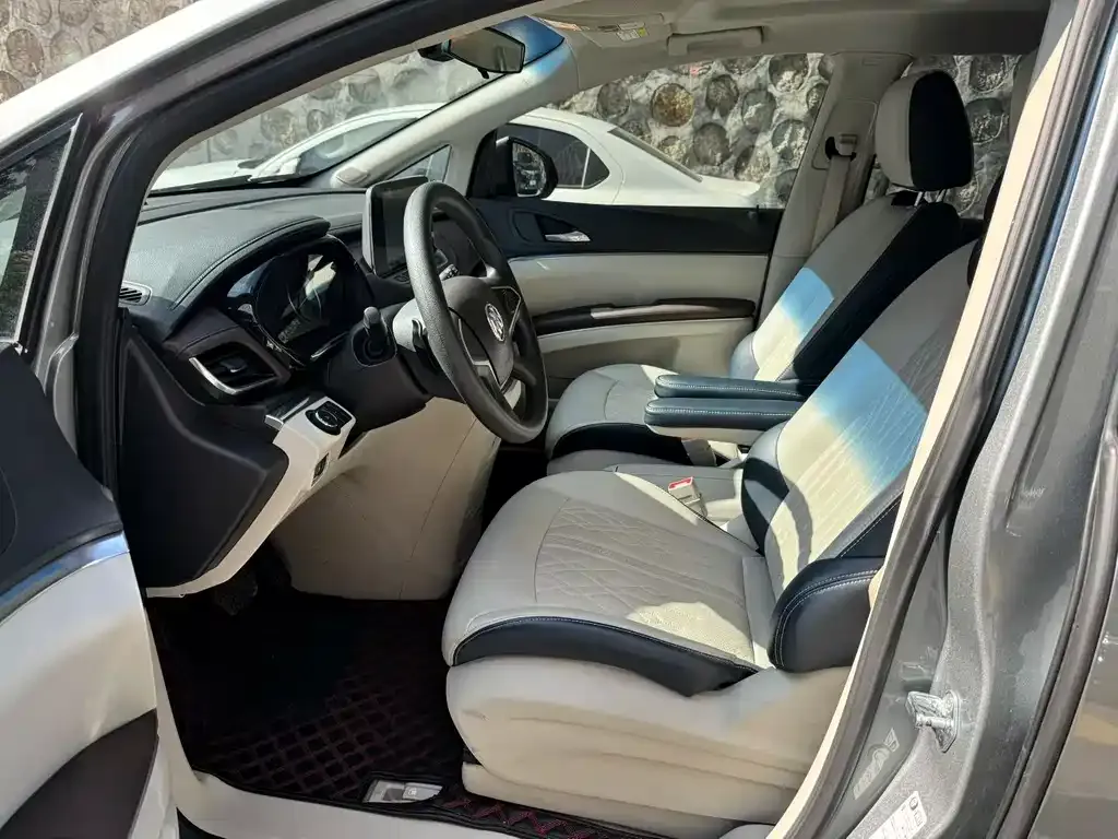 Buick GL8 2023 из CN, фото 4