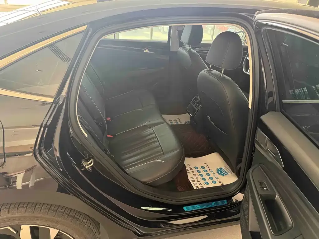Volkswagen Passat 2022 из CN, фото 10