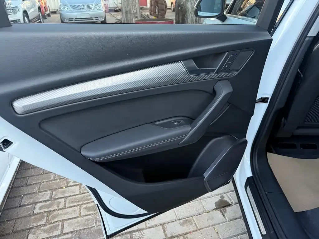 Audi Q5L 2021 из CN, фото 2